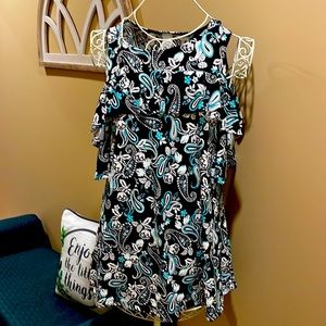 Black, teal and white cold shoulder tunic.  Sz. L